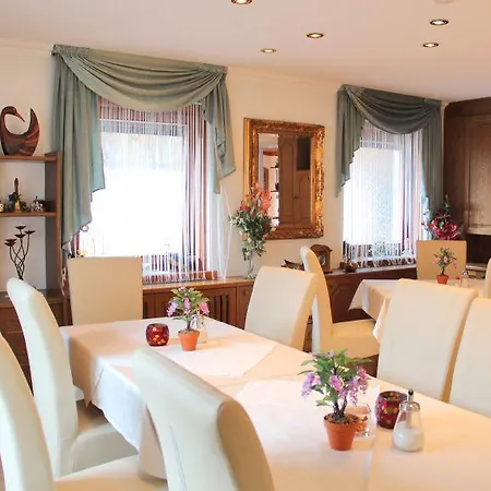 Duregger ベッド・アンド・ブレックファスト 3*